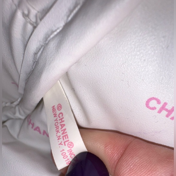 Chanel Makeup Bag! Y2K!! White🤍 and Pink🩷 - Picture 11 of 13